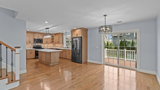 33 Riverview Av, Pawtucket, RI 02860
