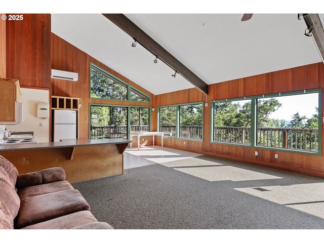 151 TREEHILL Loop, Eugene, OR 97405