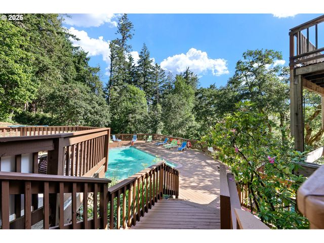 151 TREEHILL Loop, Eugene, OR 97405