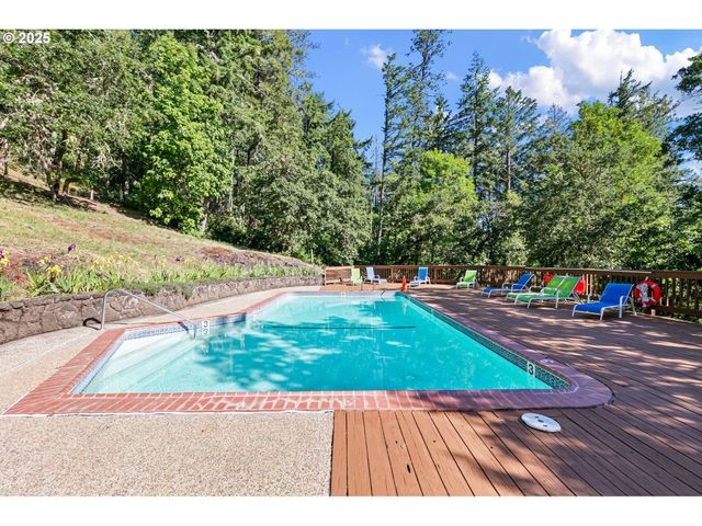 151 TREEHILL Loop, Eugene, OR 97405