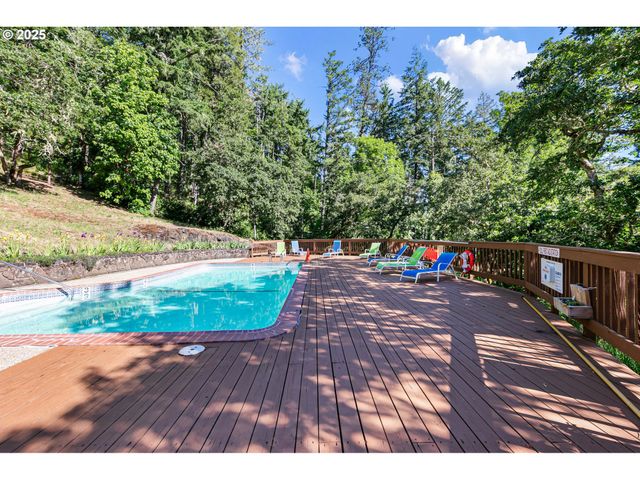 151 TREEHILL Loop, Eugene, OR 97405