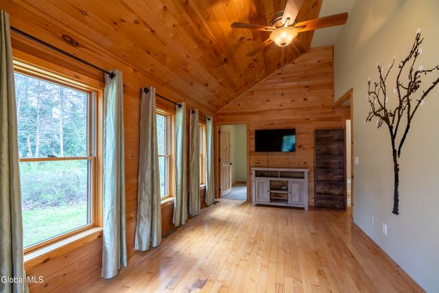 869 Lake Avenue, Lake Luzerne, NY 12846