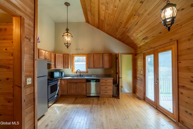 869 Lake Avenue, Lake Luzerne, NY 12846