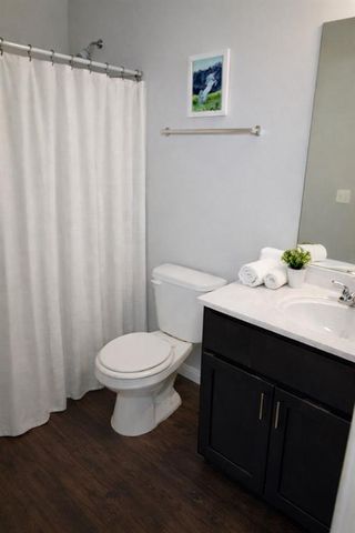 1921 W Hunters Springs Way, Mustang, OK 73064