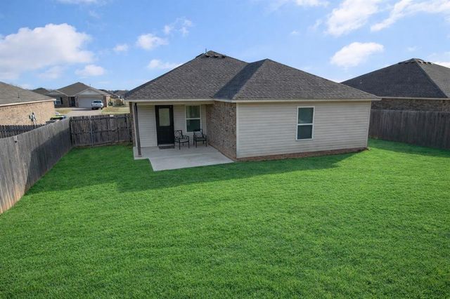 1921 W Hunters Springs Way, Mustang, OK 73064