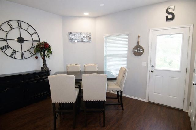 1921 W Hunters Springs Way, Mustang, OK 73064