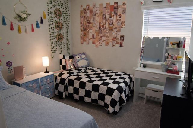 1921 W Hunters Springs Way, Mustang, OK 73064