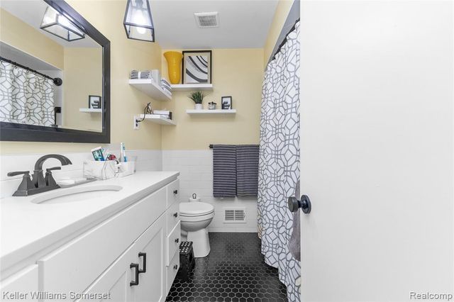 14154 Fenton, Redford, MI 48239