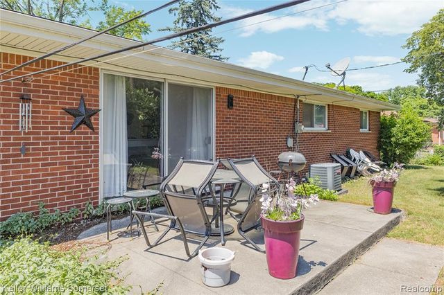 14154 Fenton, Redford, MI 48239