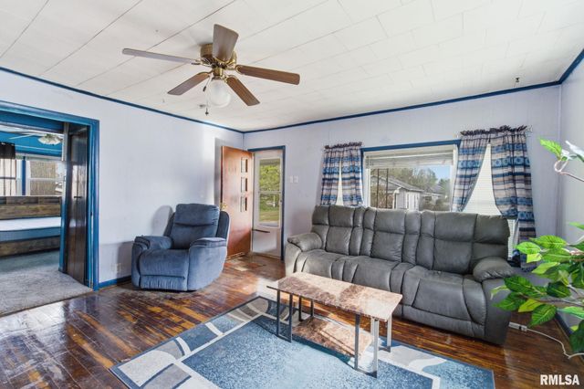 307 W Perrine Street, Johnston City, IL 62951