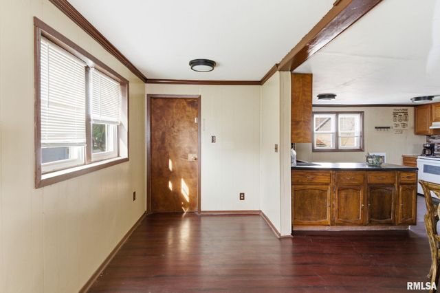 307 W Perrine Street, Johnston City, IL 62951