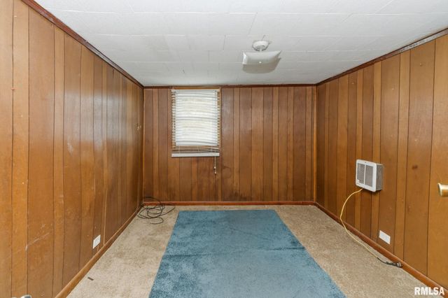 307 W Perrine Street, Johnston City, IL 62951