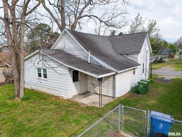 307 W Perrine Street, Johnston City, IL 62951
