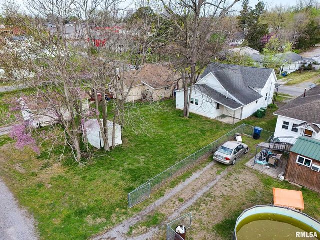 307 W Perrine Street, Johnston City, IL 62951