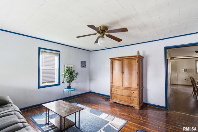 307 W Perrine Street, Johnston City, IL 62951