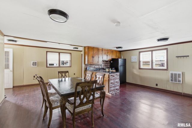 307 W Perrine Street, Johnston City, IL 62951