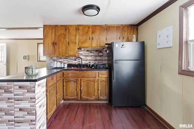 307 W Perrine Street, Johnston City, IL 62951