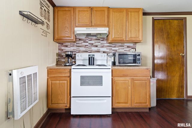307 W Perrine Street, Johnston City, IL 62951