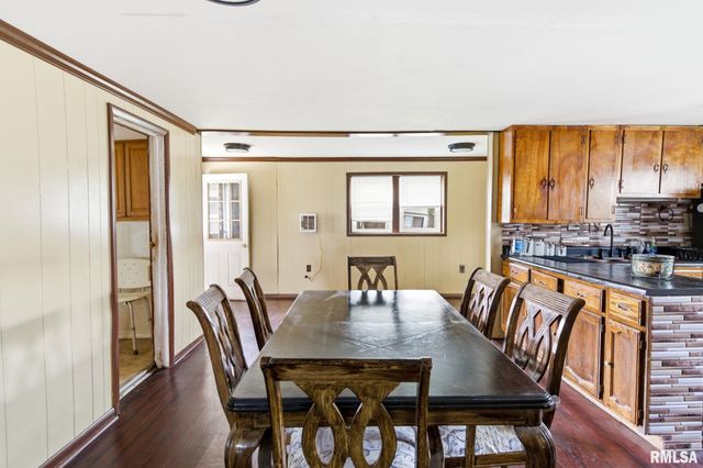 307 W Perrine Street, Johnston City, IL 62951