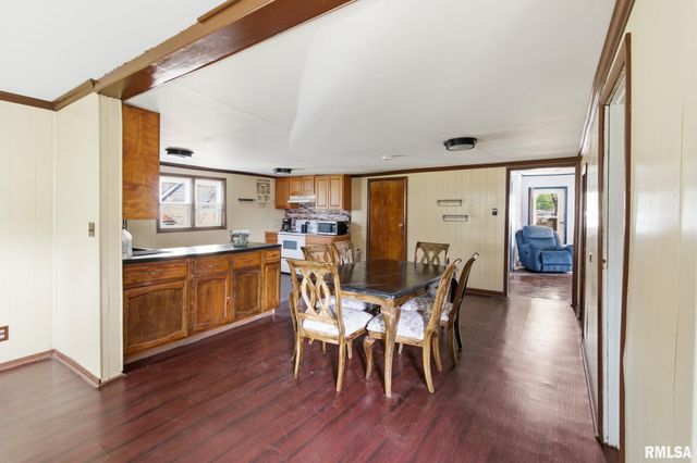 307 W Perrine Street, Johnston City, IL 62951