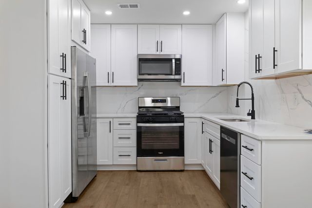 7585 Peppercorn Lane, North Charleston, SC 29420