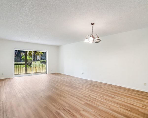 6201 N Falls Cir Drive 109, Lauderhill, FL 33319