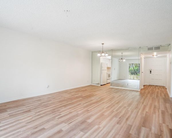 6201 N Falls Cir Drive 109, Lauderhill, FL 33319