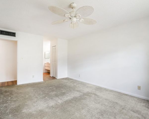 6201 N Falls Cir Drive 109, Lauderhill, FL 33319