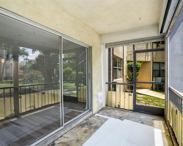 6201 N Falls Cir Drive 109, Lauderhill, FL 33319