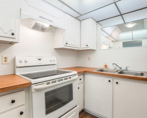 6201 N Falls Cir Drive 109, Lauderhill, FL 33319