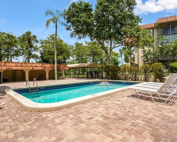 6201 N Falls Cir Drive 109, Lauderhill, FL 33319
