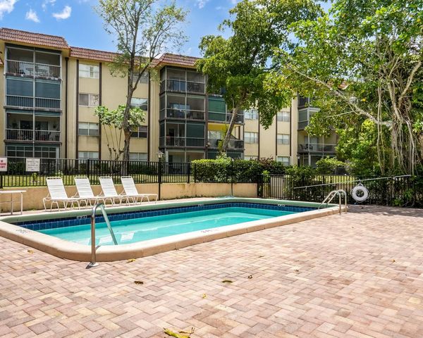 6201 N Falls Cir Drive 109, Lauderhill, FL 33319