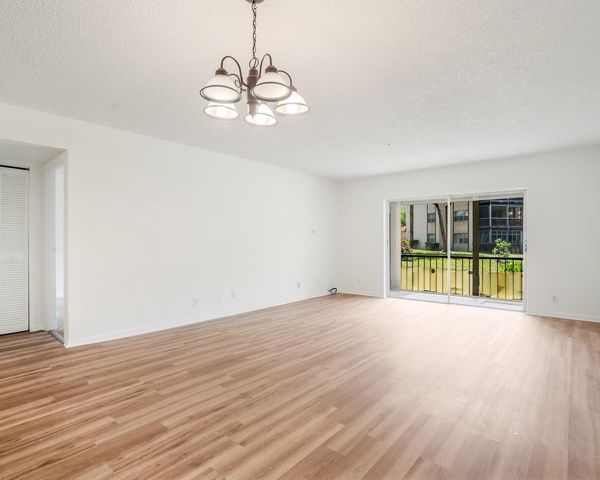 6201 N Falls Cir Drive 109, Lauderhill, FL 33319