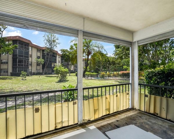 6201 N Falls Cir Drive 109, Lauderhill, FL 33319