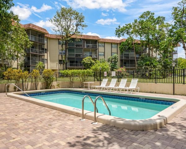 6201 N Falls Cir Drive 109, Lauderhill, FL 33319