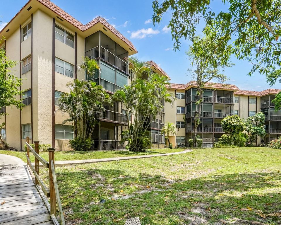 6201 N Falls Cir Drive 109, Lauderhill, FL 33319