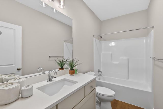 14104 Bridgeview Pointe, Schoolcraft Vllg, MI 49097