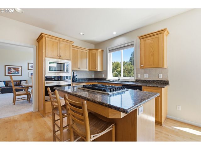 15946 Se Henderson Way, Portland, OR 97236
