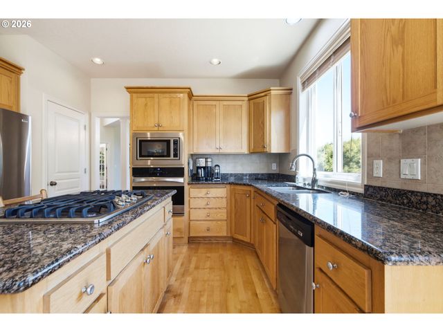 15946 Se Henderson Way, Portland, OR 97236