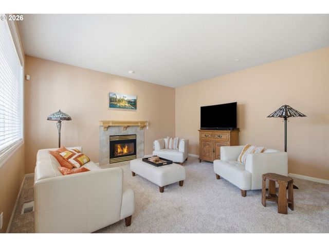 15946 Se Henderson Way, Portland, OR 97236