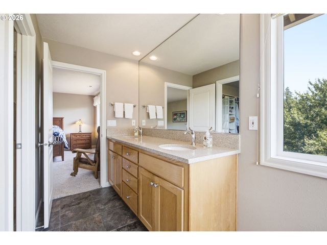 15946 Se Henderson Way, Portland, OR 97236