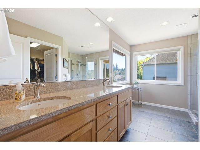 15946 Se Henderson Way, Portland, OR 97236