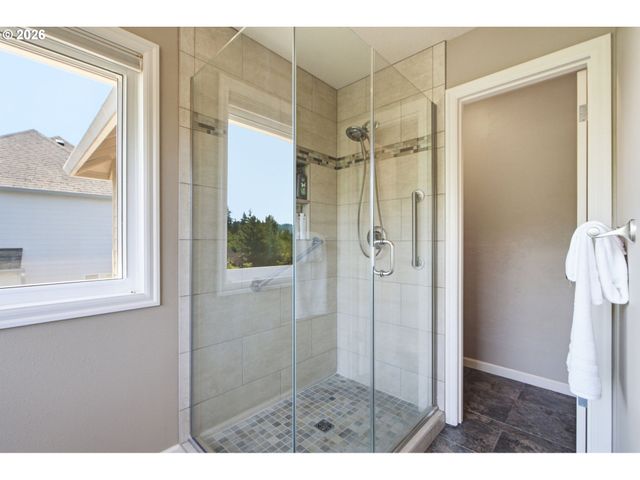 15946 Se Henderson Way, Portland, OR 97236