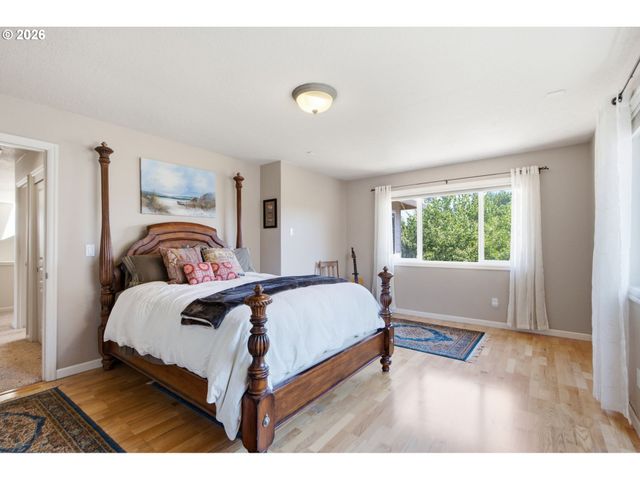 15946 Se Henderson Way, Portland, OR 97236