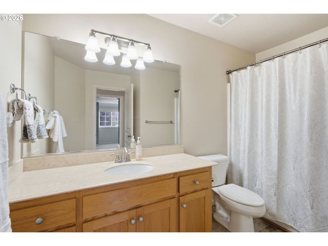 15946 Se Henderson Way, Portland, OR 97236