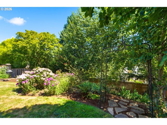 15946 Se Henderson Way, Portland, OR 97236