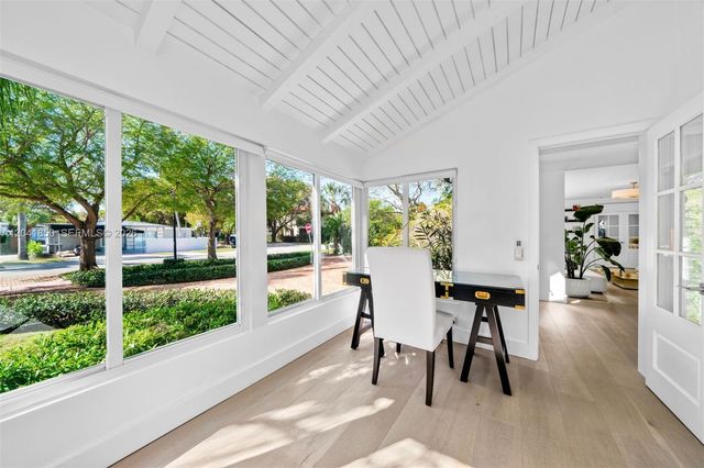 939 W 47th Ct, Miami Beach, FL 33140