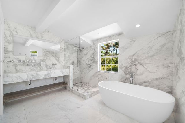939 W 47th Ct, Miami Beach, FL 33140