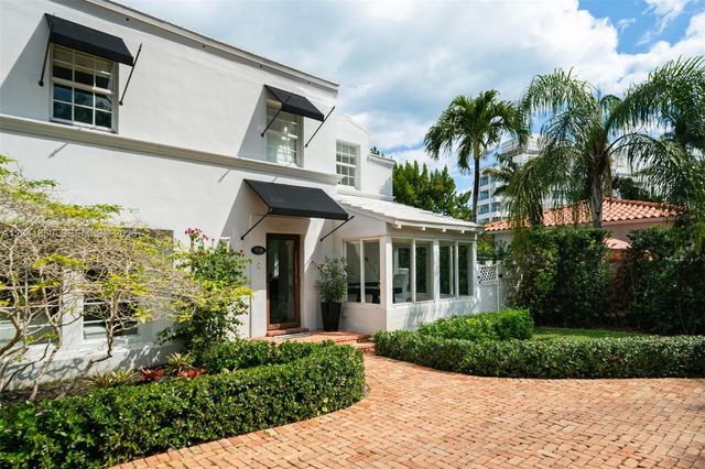939 W 47th Ct, Miami Beach, FL 33140