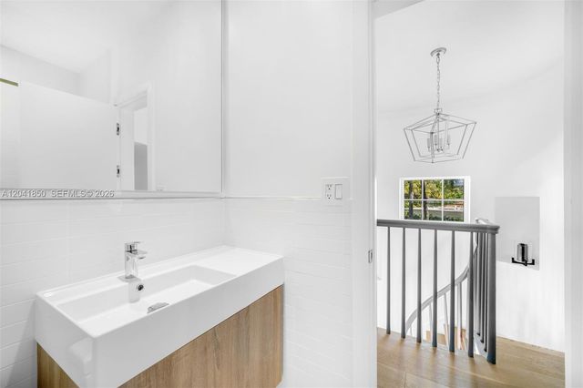939 W 47th Ct, Miami Beach, FL 33140